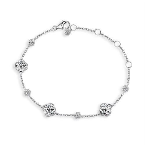 4 Leaves Clover cut, alternated with brilliant Cut on chain, Bezel set